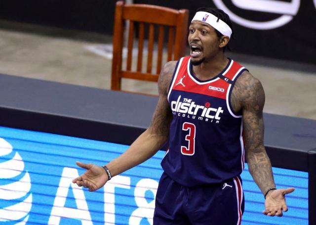 容走上点球 容走上点球