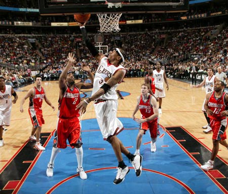 他大幅度领 他大幅度领